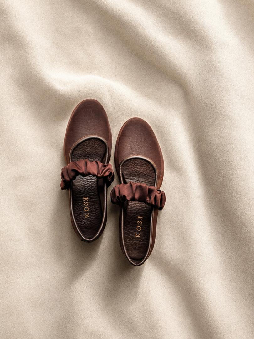 Awisi Ruched-strap flats in Brown